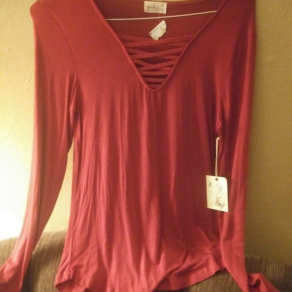 Tops - Picture 4 of 4